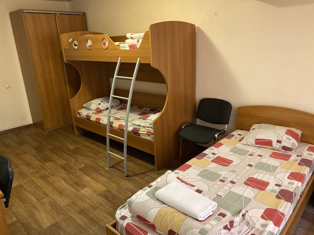 Bett im Wohnheim Vektor Mini-Hotel