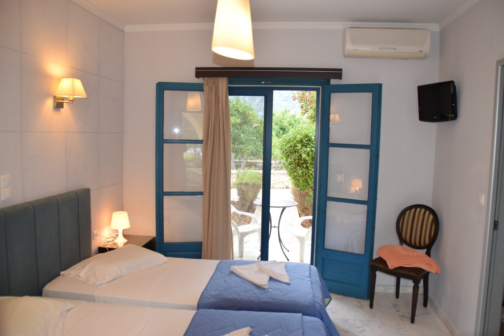 Standard Double Basement room with balcony Karavostasi Beach Hotel