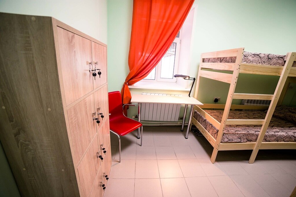 Кровать в общем номере (мужской номер) Хостел Globus
