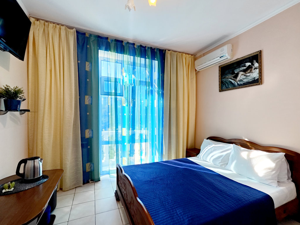 Standard Double room with balcony and with view Arina Guest House