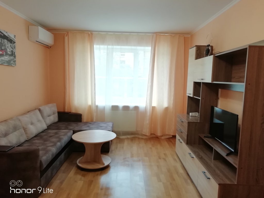 Apartamento 1-room Apartments on Lva Tolstogo 58