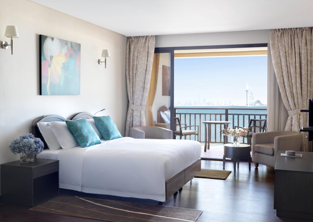 Двухместный номер-резиденция Standard с балконом Курортный отель Anantara The Palm Dubai Resort