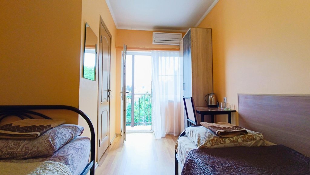 Économie triple chambre avec balcon et Vue sur la ville Vinogradny Dvorik Guest House
