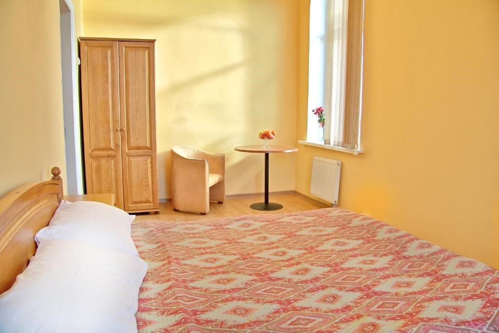 Четырёхместный номер Standard с 2 комнатами с красивым видом из окна Комплекс Золото Азарта