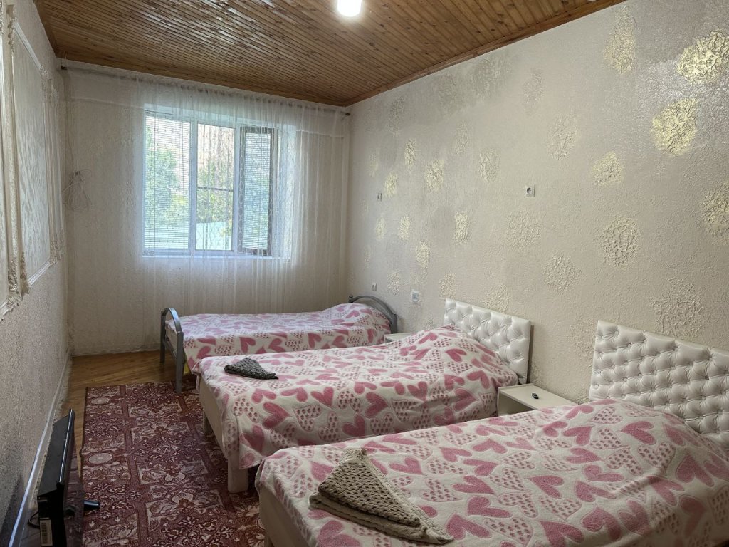 Supérieure triple famille chambre avec balcon " Kak Doma " Guest house