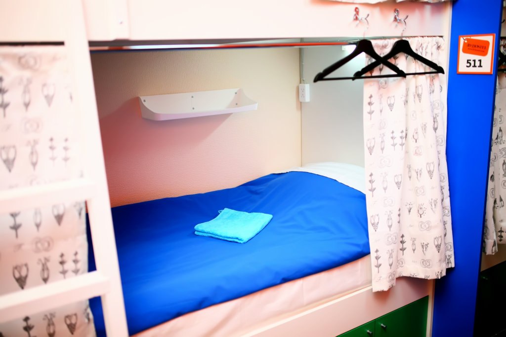 Кровать в общем номере (женский номер) с видом на внутренний двор ID Hostel Rostov-on-Don
