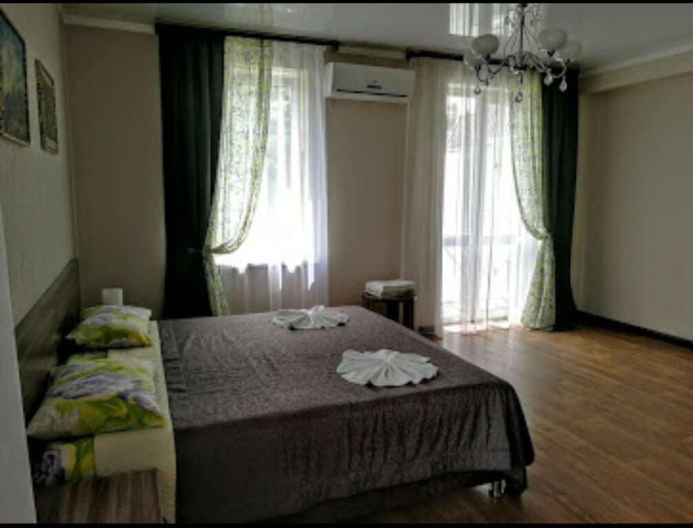 Confort chambre 2 chambres avec balcon Riza Mini-Hotel