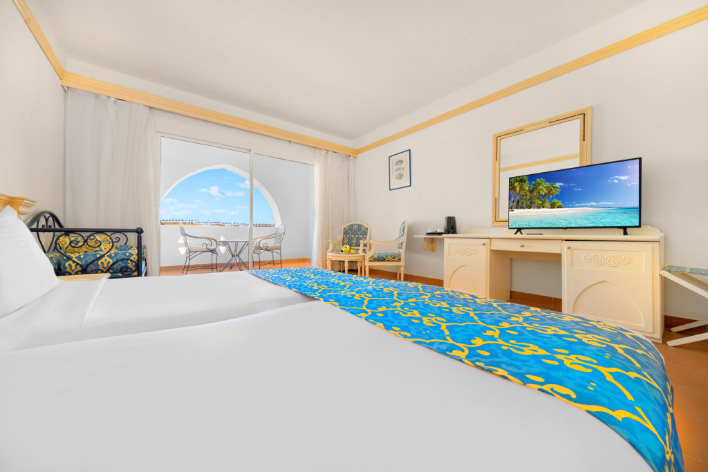 Habitación doble King’s Lake con balcón y con vista Domina Coral Bay Resort, Diving , Spa & Casino