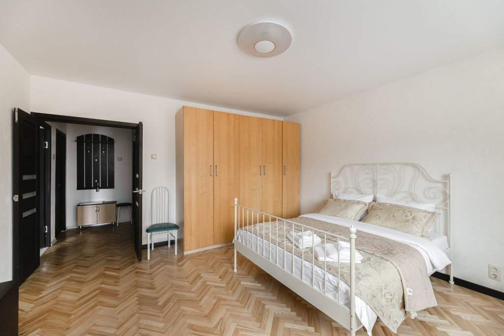 1 Bedroom Apartment with balcony Na Zagorskogo Flat