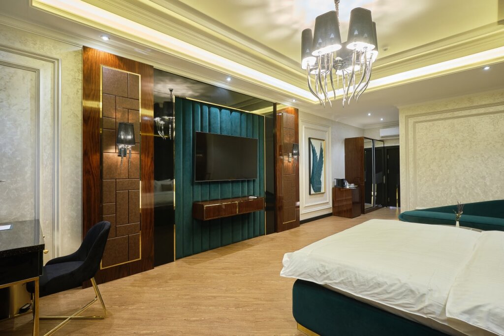 Двухместный люкс с балконом Бутик-Отель East Star Hotel