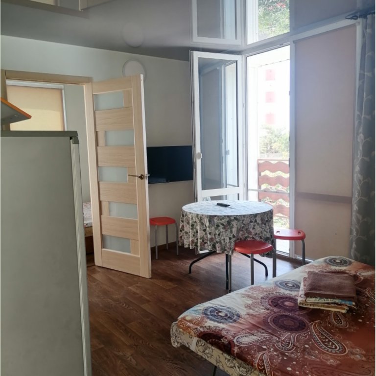 2 Bedrooms Apartment with balcony and with view Dvukhkomnatnaya v 30 shagakh ot shikarnogo plyazha Flat