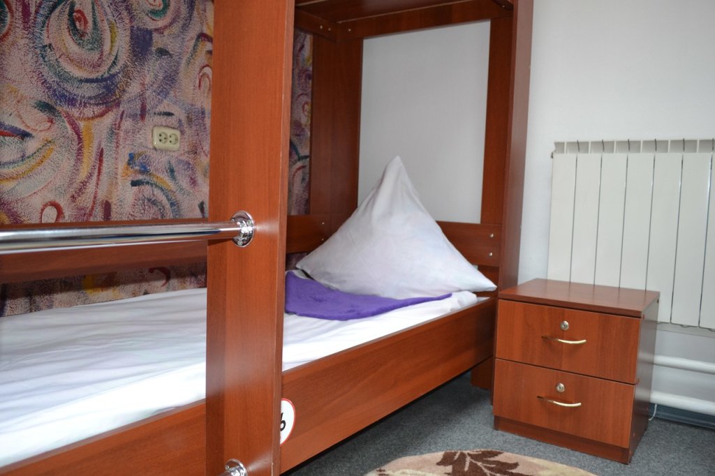 Кровать в общем номере (женский номер) с красивым видом из окна Хостел Like Irkutsk