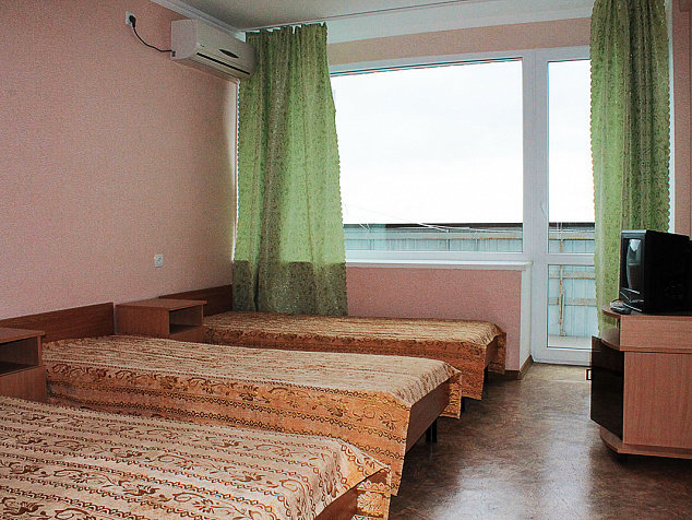 Superior Triple room with balcony and with view Kanaka Pansionat