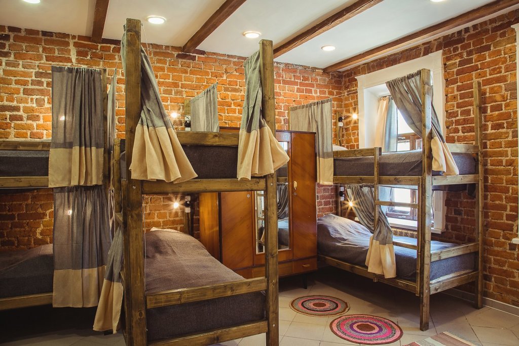 Кровать в общем номере (мужской номер) с видом на город Хостел ЯсенПень