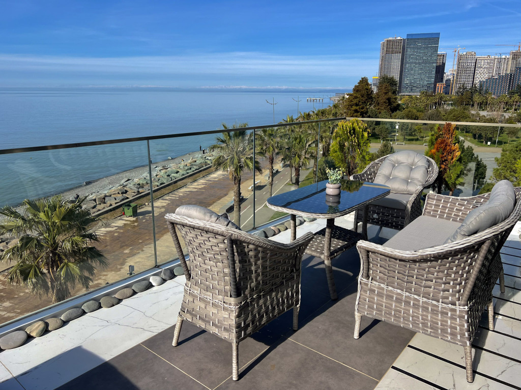 Апартаменты на берегу моря, Batumi View 4* в Батуми, Батуми - побережье.  Забронировать Апартаменты на берегу моря, Batumi View 4*. Оплата картами  МИР.