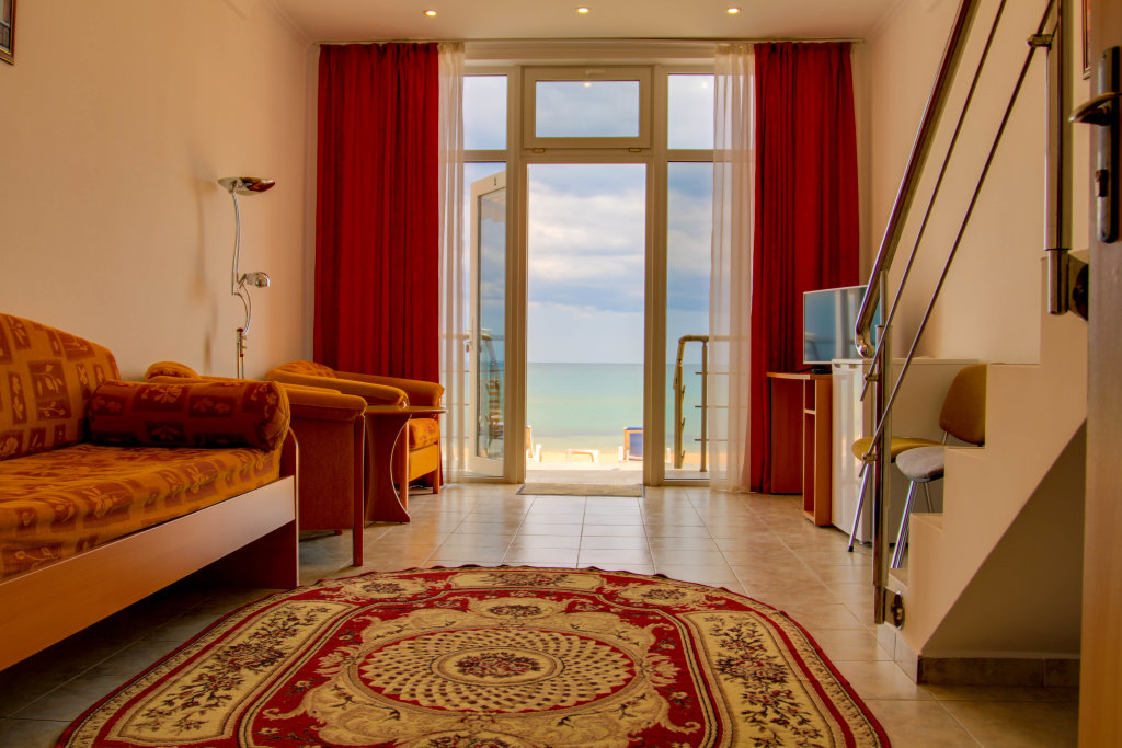 Suite doble con balcón y con vista al mar Hizhina Robinzona Hotel