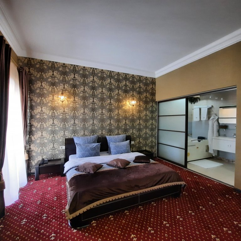 Двухместный люкс с 2 комнатами с балконом Отель Ночной Квартал