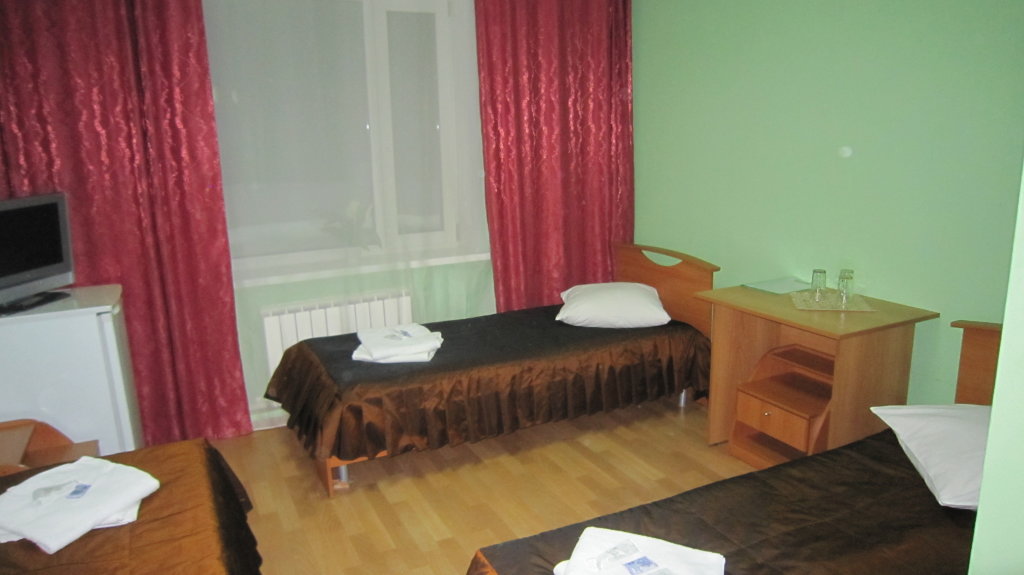 Standard Dreier Zimmer Hotel Nadezhda