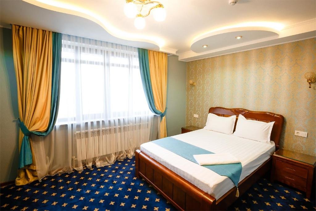Двухместный полулюкс Отель Salut Almaty