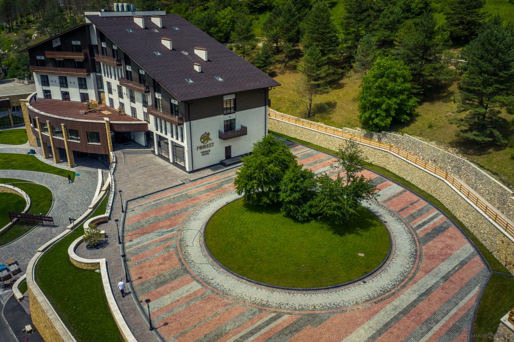 Forrest hotel. КП Миллениум парк Новорижское шоссе. Миллениум парк коттеджный поселок. Коттеджный поселок Миллениум парк на новой Риге. Ресторан в КП Миллениум парк.