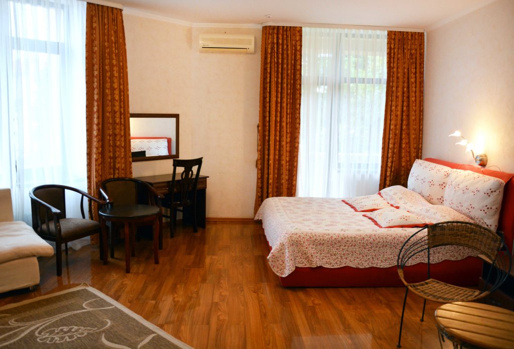 1 Bedroom Junior Suite with balcony Ozdorovitelnyij Tsentr Gloriya Hotel