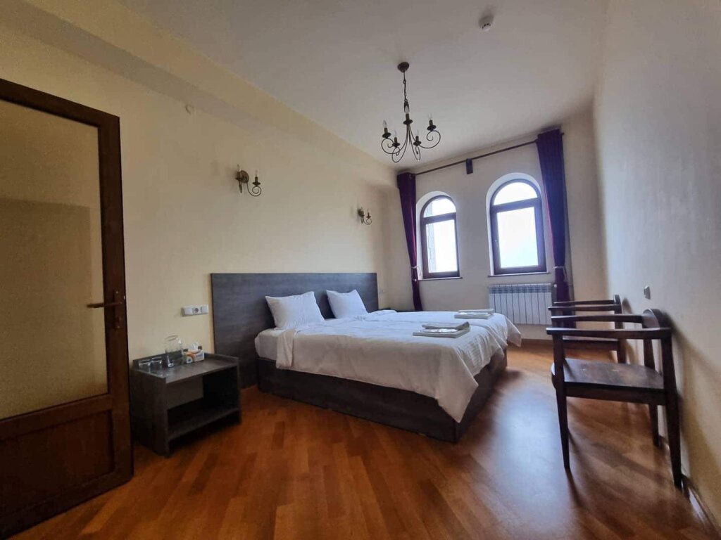 Четырёхместный номер Comfort с красивым видом из окна Vanatun Monastery Stay