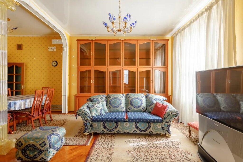 Apartment with balcony and with view U Patriarshikh Prudov Lodging Houses