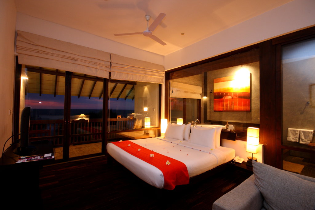 Номер Deluxe с балконом и с видом на море Temple Tree Resort & Spa