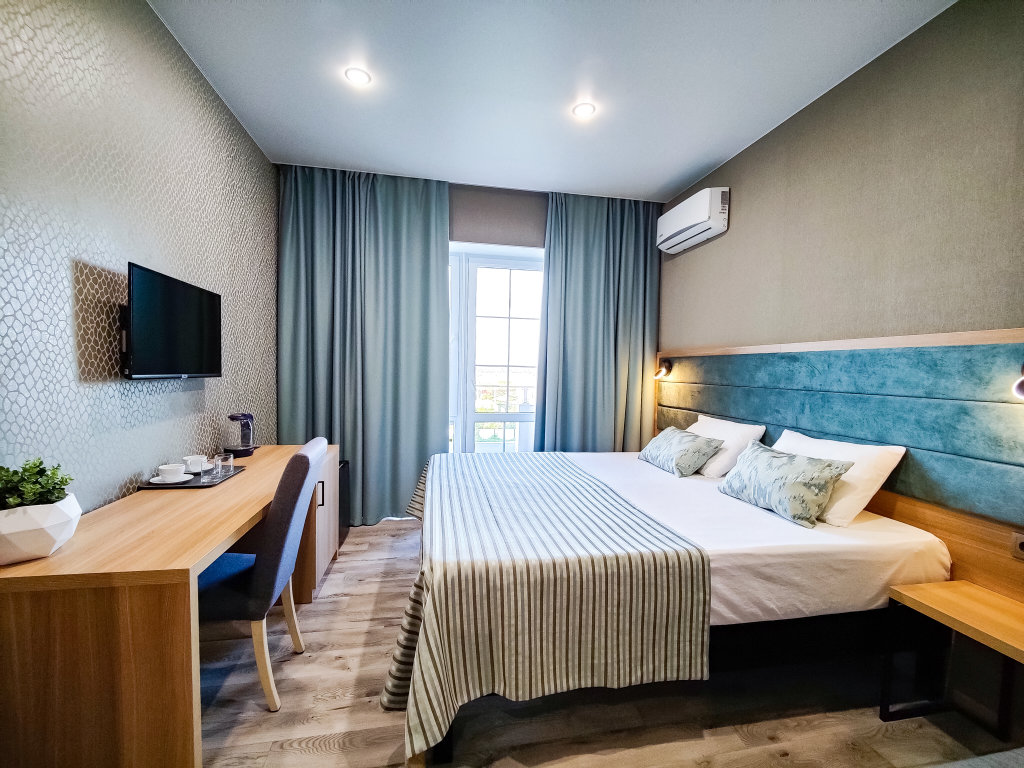 Habitación triple Confort con balcón MagDom Hotel