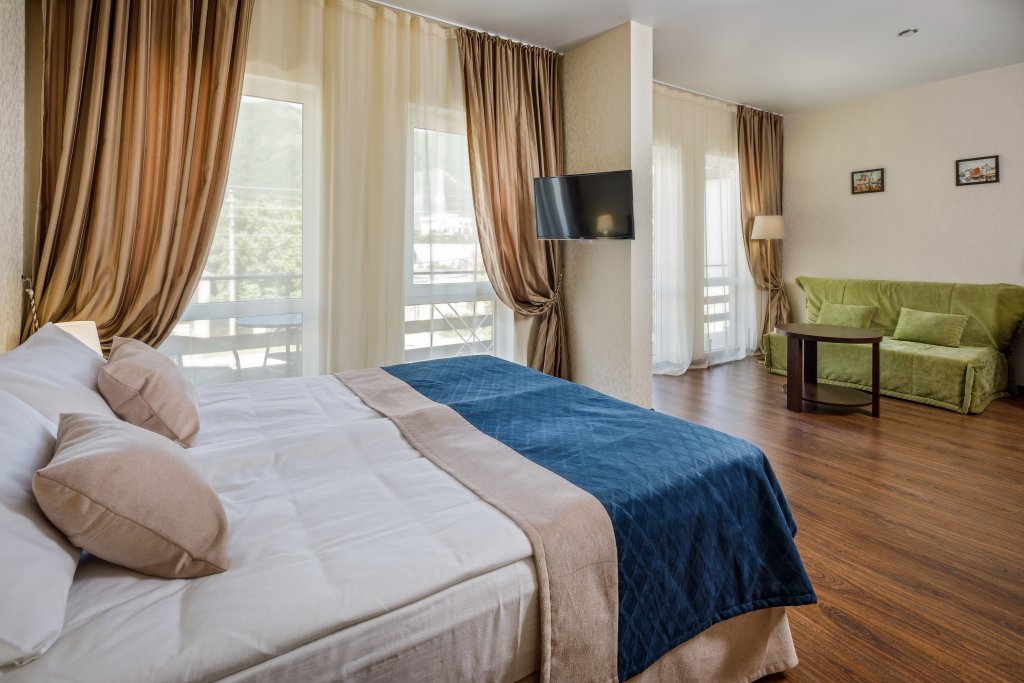 Suite con balcón y con vista Roza Mini-Hotel