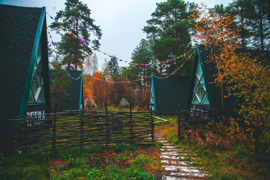 Кемпинг переславль залесский. Экошалаш Переславль Залесский. Эко отель сфера Переславль Залесский. Эко кемпинг Переславль Залесский. База отдыха сфера Переславль Залесский.