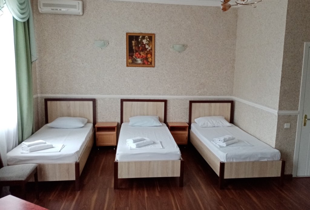 Quadruple room Molodezhnaya Hotel