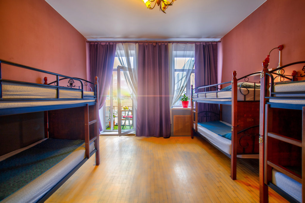 Bett im Wohnheim mit Balkon Marusya Hostel