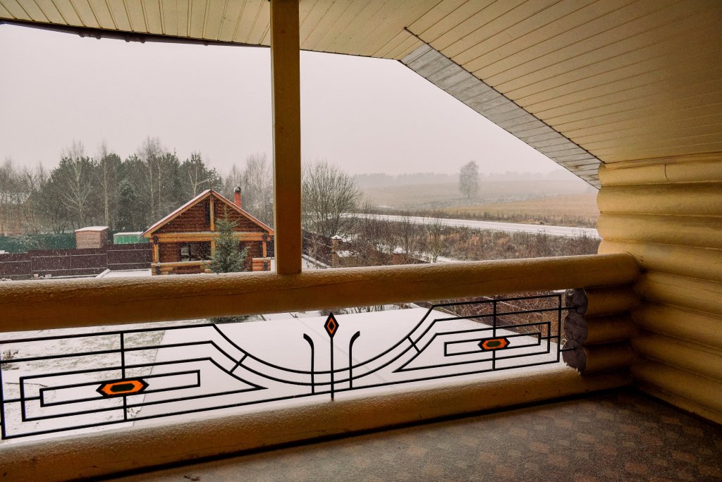 Коттедж с балконом и с красивым видом из окна Гостевой Дом в Прохорово