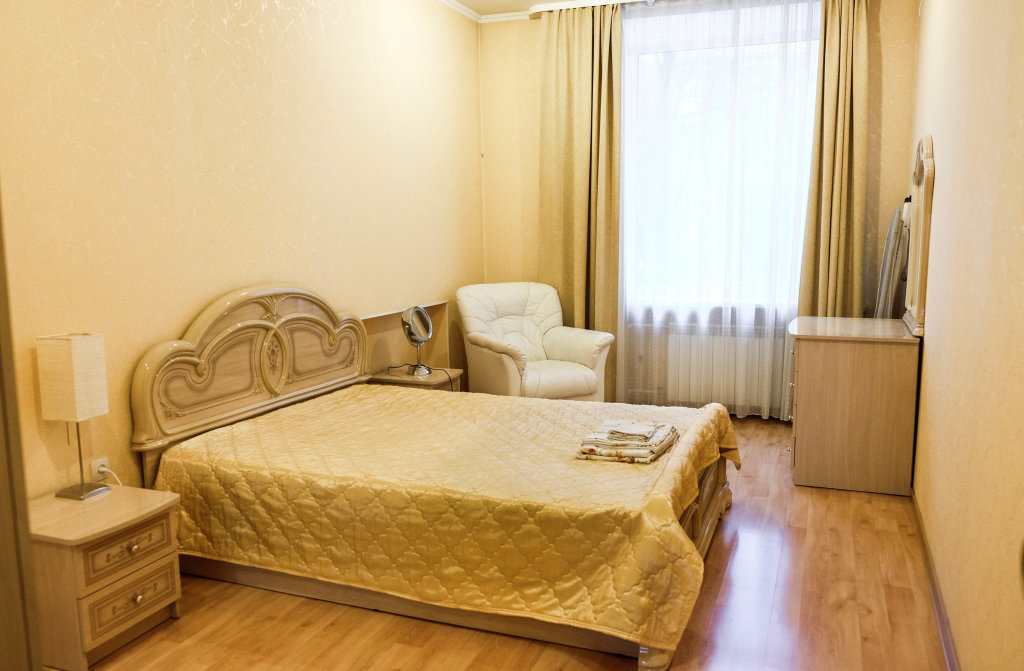 Апартаменты с 3 комнатами Апартаменты 3-к на Московской
