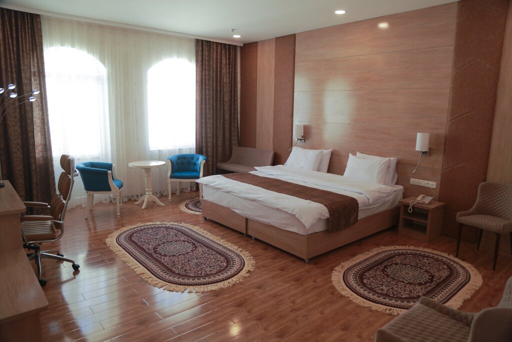 Семейный люкс с 2 комнатами с балконом и с красивым видом из окна Hotel Uzbekistan