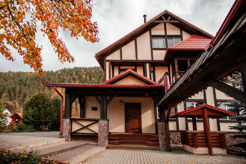 Cottage avec balcon et Vue sur la rivière Merkuriy Altay Recreation Camp