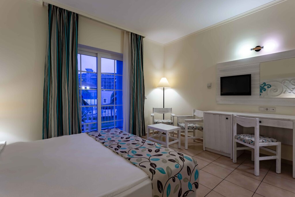 Семейный клубный люкс с 2 комнатами Euphoria Palm Beach Resort