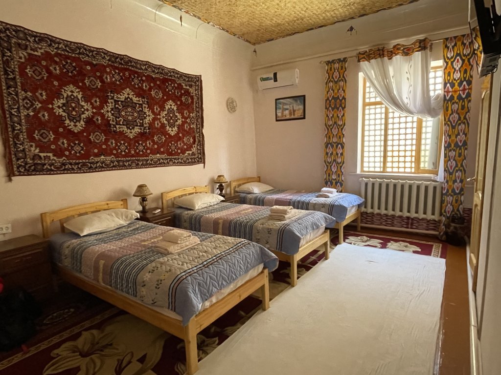 Habitación triple Estándar con vista Guest House Khiva BOYJON OTA