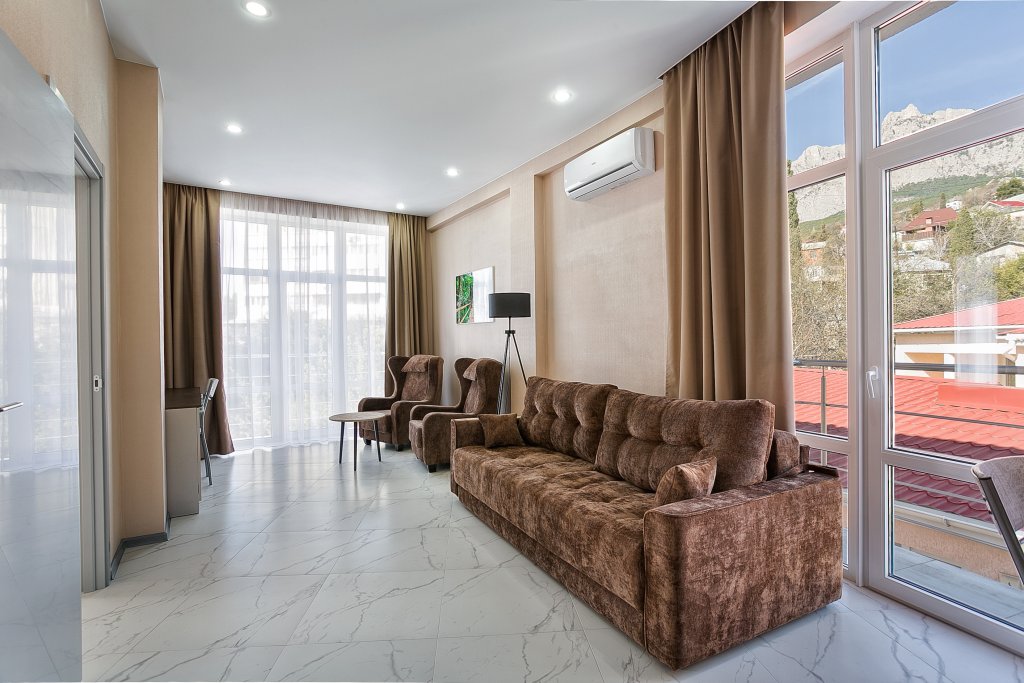 Suite mit Balkon und mit Blick Villa Lara Guest House