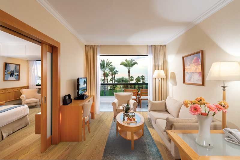 Люкс Superior c 1 комнатой с балконом и с видом на море Constantinou Bros Asimina Suites Hotel