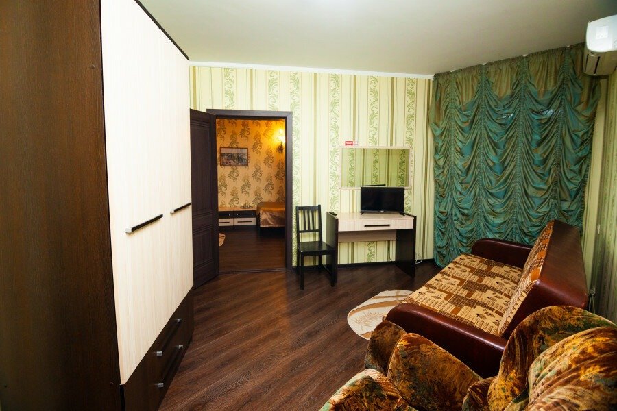 Четырёхместный номер Comfort с 2 комнатами с балконом Мини-отель Уют