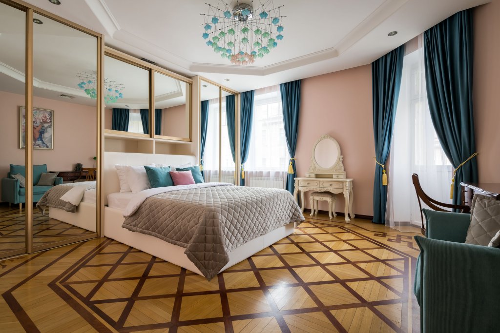 Apartment 2 Schlafzimmer mit Balkon und mit Blick Magic Deluxe Ryadom S Petropavlovskoy Krepostyyu Apartments