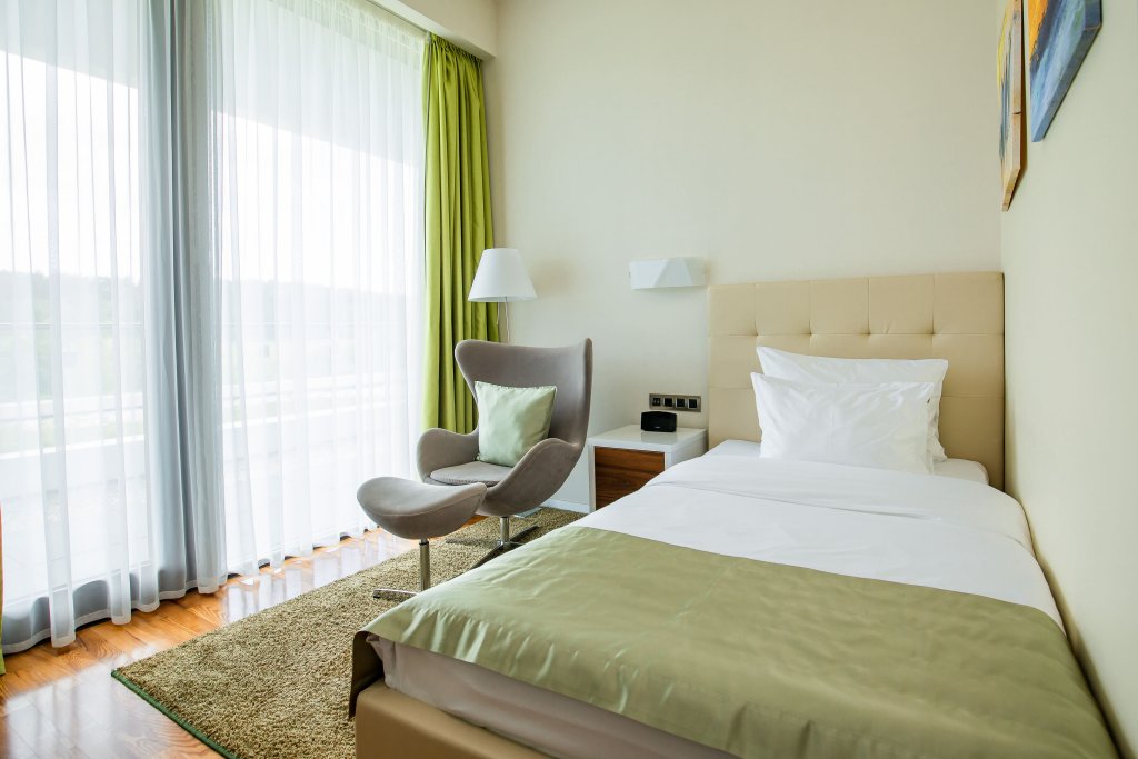Standard Einzel Zimmer mit Balkon und mit Blick Kampus Sberuniversiteta Hotel