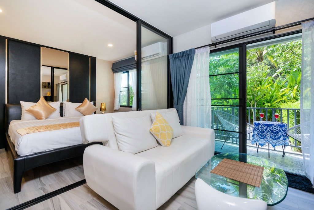 Suite doppia con balcone e con vista 46m2 Luxury Poolside 1 Bedroom Free Netflix Apartments