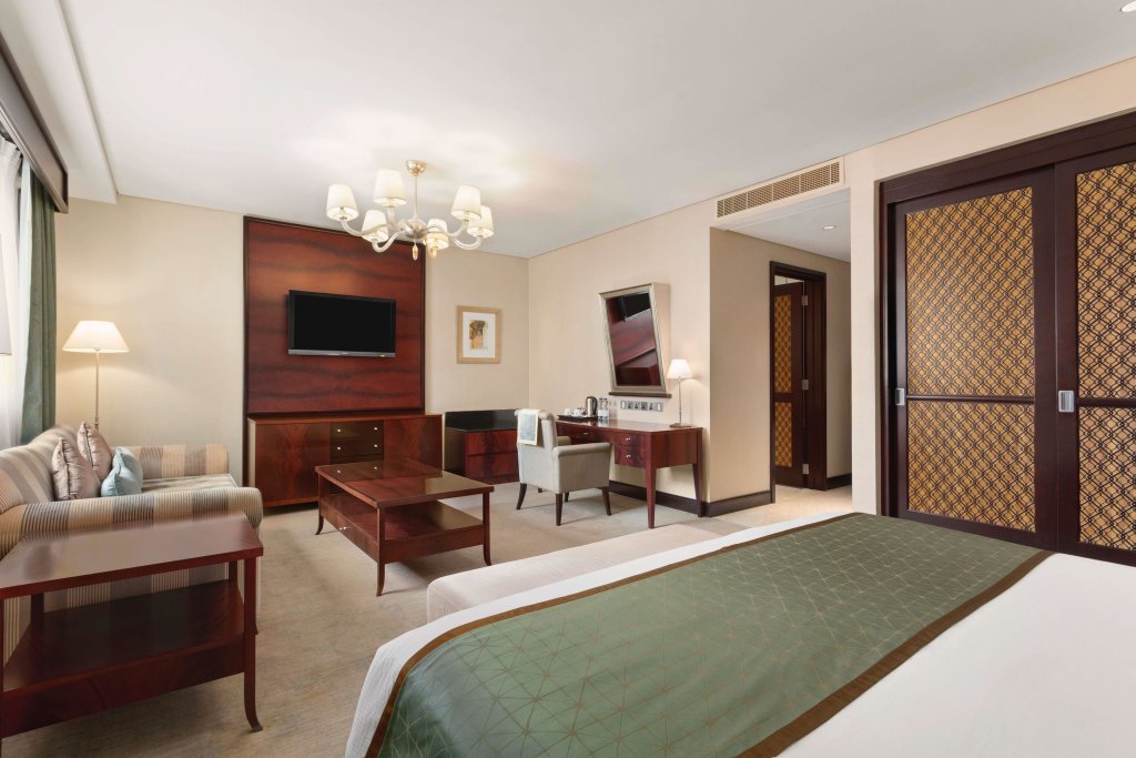 Ramada отель Дубай. Crowne Plaza Dubai Jumeirah. Crowne Plaza Dubai Jumeirah 5. Crowne Plaza Dubai Jumeirah (ex. Ramada by Wyndham Jumeirah) 4*.