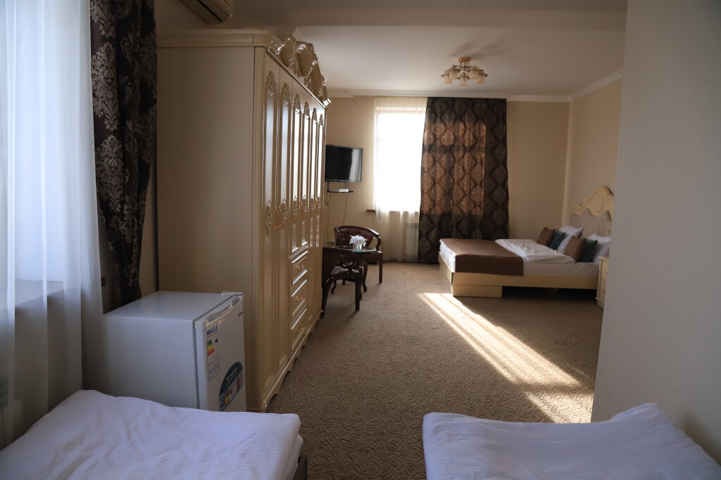 Standard Quadruple room Bakai Hotel
