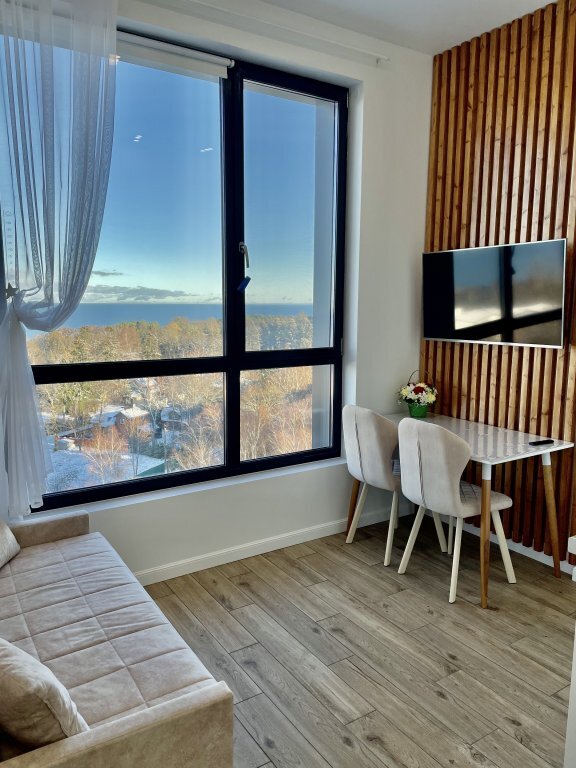 Четырёхместные апартаменты с балконом и с красивым видом из окна Студия с видом на море на 10 этаже в комплексе «Кристалл & Балтик-SPA»