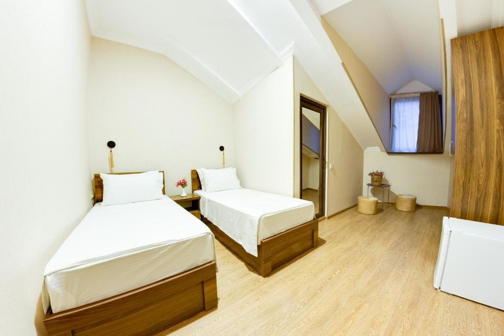 Standard Doppel Zimmer Dachboden Hotel Sina Hotel