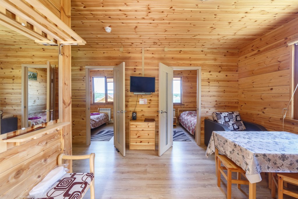 2 Bedrooms 1-floor Cottage with view Solnechnaya Hotel